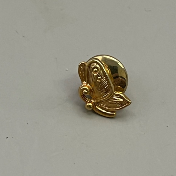 Jewelry - Gold Classical Profile Brooch